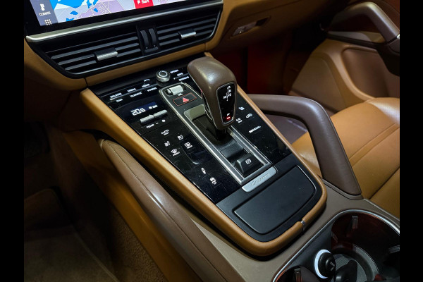 Porsche Cayenne Coupé 3.0e Hybrid KRIJT-SPORT DESIGN-CLUBLEER-PANO-STOELEN 18 VOUDIG-SURROUND-COMPLEET Porsche Cayenne Coupé 3.0e Hybrid KRIJT-SPORT DESIGN-CLUBLEER-PANO-STOELEN 18 VOUDIG-SURROUND-COMPLEET