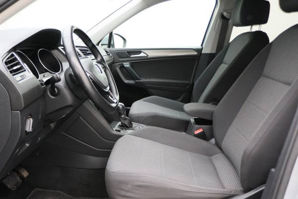 Volkswagen Tiguan Allspace 1.5 TSI DSG Comfortline 7p. Climate, ACC, Camera, Apple Carplay, PDC, Trekhaak, 18'' Volkswagen Tiguan Allspace 1.5 TSI DSG Comfortline 7p. Climate, ACC, Camera, Apple Carplay, PDC, Trekhaak, 18''