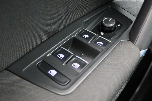 Volkswagen Tiguan Allspace 1.5 TSI DSG Comfortline 7p. Climate, ACC, Camera, Apple Carplay, PDC, Trekhaak, 18'' Volkswagen Tiguan Allspace 1.5 TSI DSG Comfortline 7p. Climate, ACC, Camera, Apple Carplay, PDC, Trekhaak, 18''