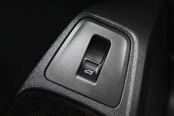 Volkswagen Tiguan Allspace 1.5 TSI DSG Comfortline 7p. Climate, ACC, Camera, Apple Carplay, PDC, Trekhaak, 18'' Volkswagen Tiguan Allspace 1.5 TSI DSG Comfortline 7p. Climate, ACC, Camera, Apple Carplay, PDC, Trekhaak, 18''