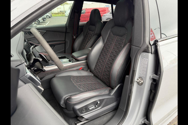 Audi Q8 4.0 TFSI RS Q8 quattro 3D Sound/ Panorama Full spec Audi Q8 4.0 TFSI RS Q8 quattro 3D Sound/ Panorama Full spec