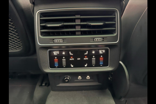 Audi Q8 4.0 TFSI RS Q8 quattro 3D Sound/ Panorama Full spec Audi Q8 4.0 TFSI RS Q8 quattro 3D Sound/ Panorama Full spec