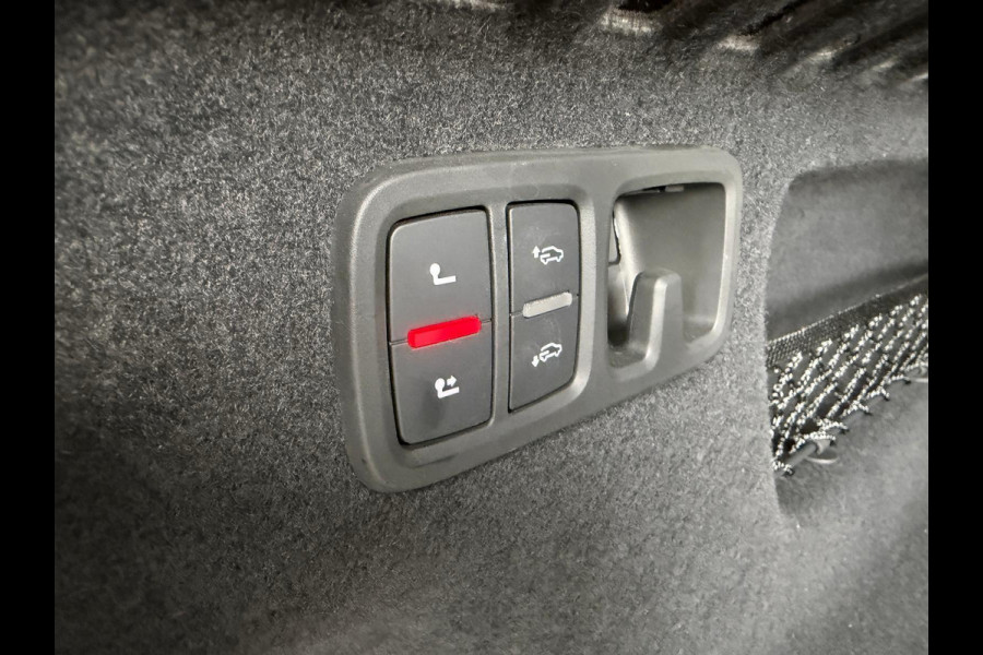 Audi Q8 4.0 TFSI RS Q8 quattro 3D Sound/ Panorama Full spec Audi Q8 4.0 TFSI RS Q8 quattro 3D Sound/ Panorama Full spec