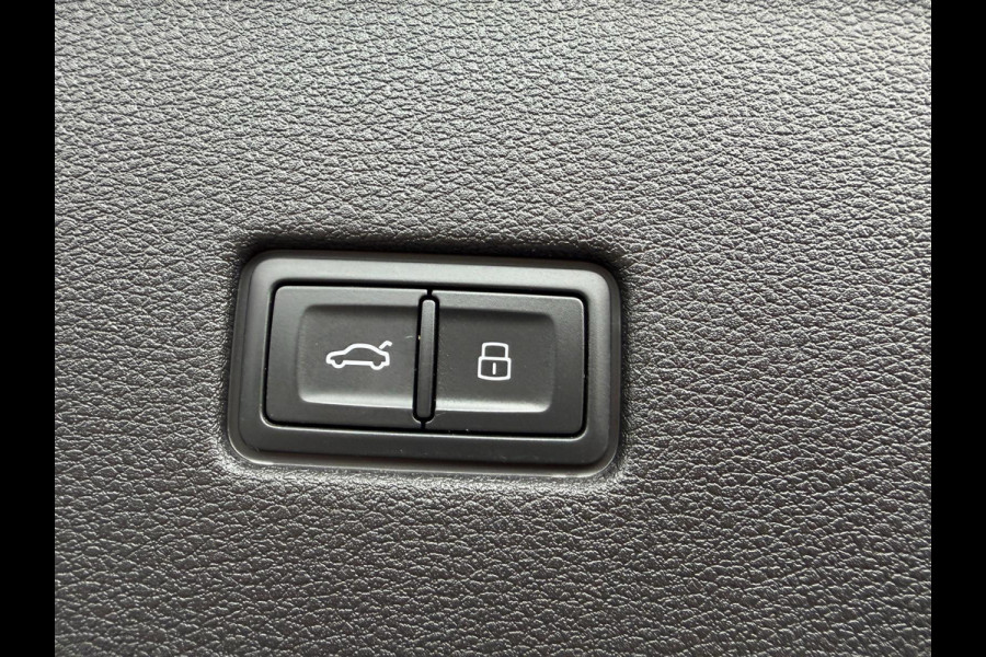 Audi Q8 4.0 TFSI RS Q8 quattro 3D Sound/ Panorama Full spec Audi Q8 4.0 TFSI RS Q8 quattro 3D Sound/ Panorama Full spec