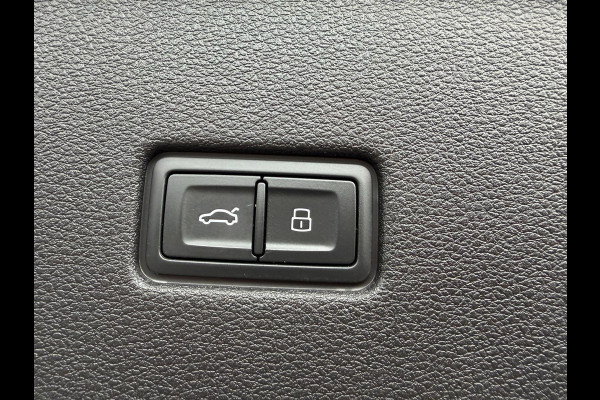 Audi Q8 4.0 TFSI RS Q8 quattro 3D Sound/ Panorama Full spec Audi Q8 4.0 TFSI RS Q8 quattro 3D Sound/ Panorama Full spec