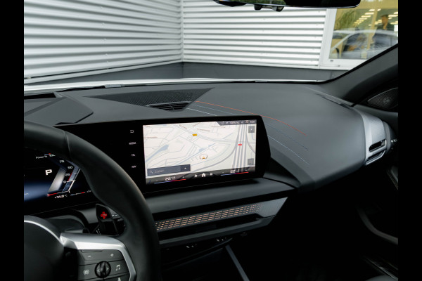 BMW 1-serie M135 xDrive - Pano - Trekhaak - Head-Up - Harman Kadon - Driving Ass