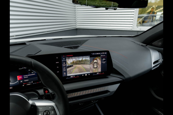 BMW 1-serie M135 xDrive - Pano - Trekhaak - Head-Up - Harman Kadon - Driving Ass