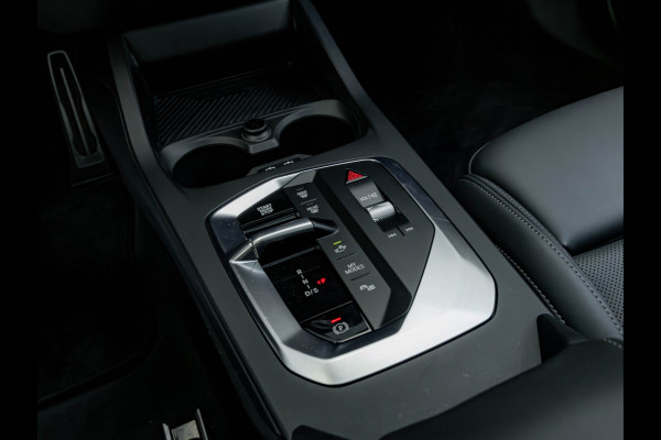 BMW 1-serie M135 xDrive - Pano - Trekhaak - Head-Up - Harman Kadon - Driving Ass