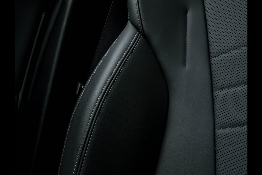 BMW 1-serie M135 xDrive - Pano - Trekhaak - Head-Up - Harman Kadon - Driving Ass