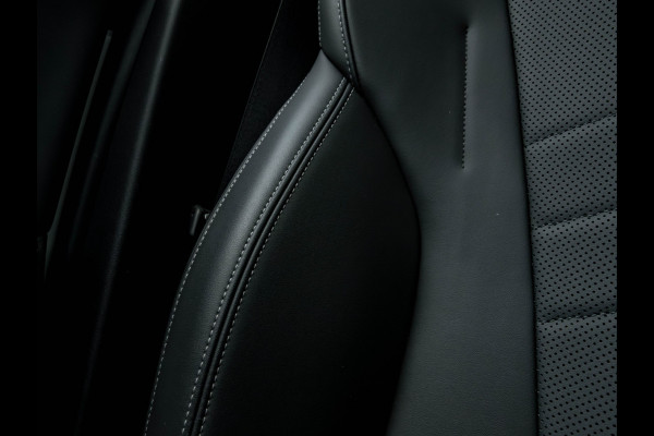 BMW 1-serie M135 xDrive - Pano - Trekhaak - Head-Up - Harman Kadon - Driving Ass