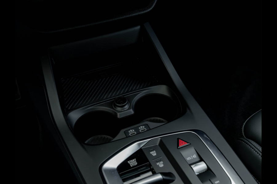 BMW 1-serie M135 xDrive - Pano - Trekhaak - Head-Up - Harman Kadon - Driving Ass