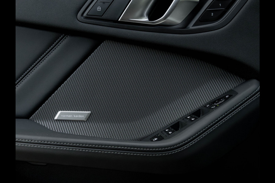 BMW 1-serie M135 xDrive - Pano - Trekhaak - Head-Up - Harman Kadon - Driving Ass