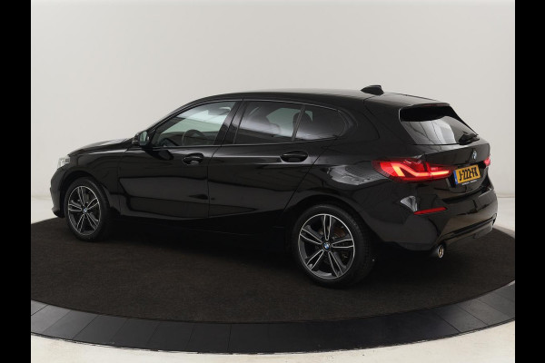 BMW 1-serie 118i Sport Line | Sportstoelen | Carplay | Live Cockpit | Full LED | Navigatie | Half leder | Parkeerhulp | Climate control | Cruise control