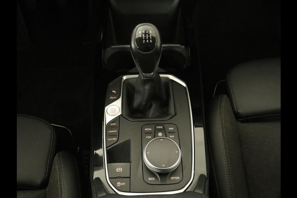 BMW 1-serie 118i Sport Line | Sportstoelen | Carplay | Live Cockpit | Full LED | Navigatie | Half leder | Parkeerhulp | Climate control | Cruise control