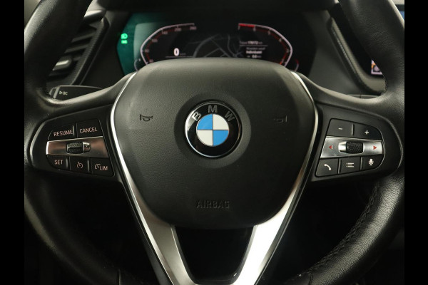 BMW 1-serie 118i Sport Line | Sportstoelen | Carplay | Live Cockpit | Full LED | Navigatie | Half leder | Parkeerhulp | Climate control | Cruise control