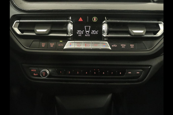 BMW 1-serie 118i Sport Line | Sportstoelen | Carplay | Live Cockpit | Full LED | Navigatie | Half leder | Parkeerhulp | Climate control | Cruise control