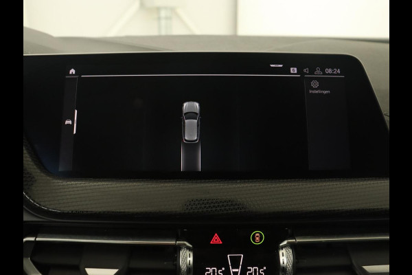 BMW 1-serie 118i Sport Line | Sportstoelen | Carplay | Live Cockpit | Full LED | Navigatie | Half leder | Parkeerhulp | Climate control | Cruise control