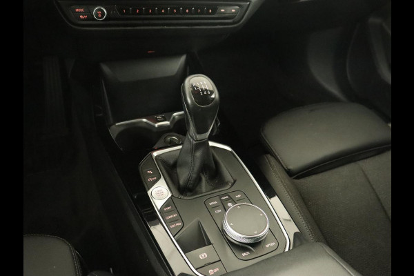 BMW 1-serie 118i Sport Line | Sportstoelen | Carplay | Live Cockpit | Full LED | Navigatie | Half leder | Parkeerhulp | Climate control | Cruise control