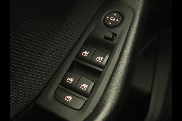 BMW 1-serie 118i Sport Line | Sportstoelen | Carplay | Live Cockpit | Full LED | Navigatie | Half leder | Parkeerhulp | Climate control | Cruise control