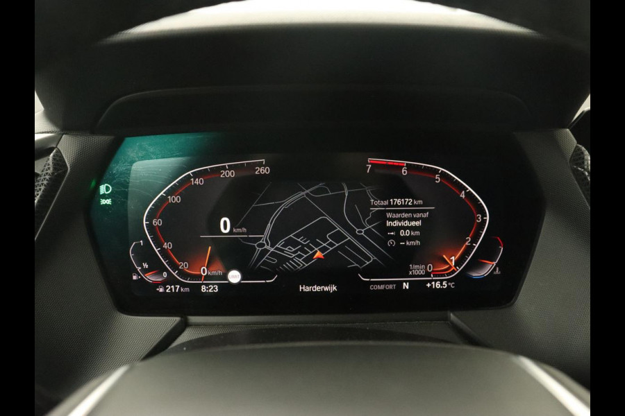 BMW 1-serie 118i Sport Line | Sportstoelen | Carplay | Live Cockpit | Full LED | Navigatie | Half leder | Parkeerhulp | Climate control | Cruise control