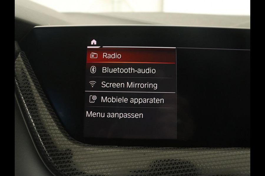 BMW 1-serie 118i Sport Line | Sportstoelen | Carplay | Live Cockpit | Full LED | Navigatie | Half leder | Parkeerhulp | Climate control | Cruise control