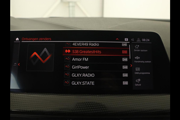 BMW 1-serie 118i Sport Line | Sportstoelen | Carplay | Live Cockpit | Full LED | Navigatie | Half leder | Parkeerhulp | Climate control | Cruise control