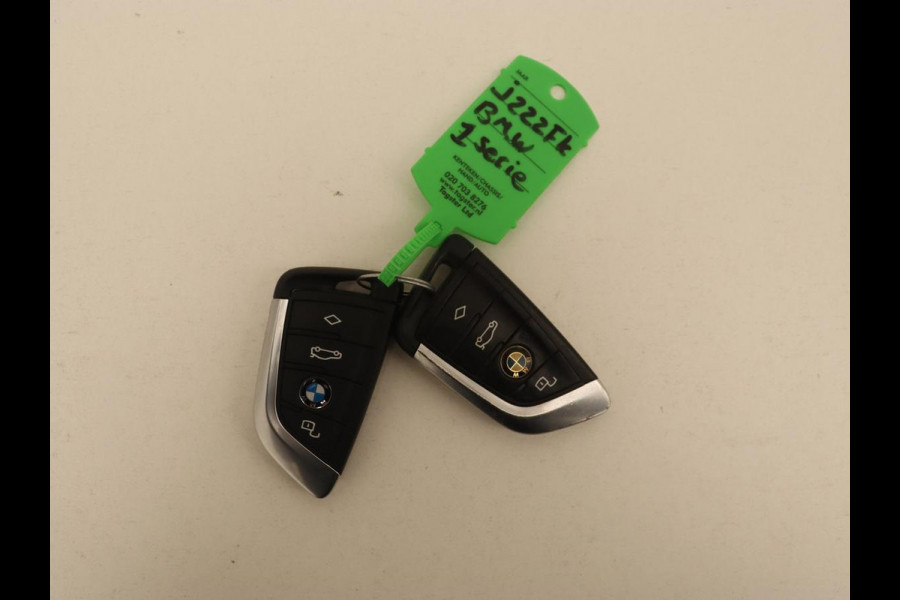 BMW 1-serie 118i Sport Line | Sportstoelen | Carplay | Live Cockpit | Full LED | Navigatie | Half leder | Parkeerhulp | Climate control | Cruise control