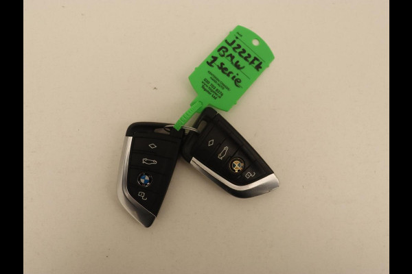 BMW 1-serie 118i Sport Line | Sportstoelen | Carplay | Live Cockpit | Full LED | Navigatie | Half leder | Parkeerhulp | Climate control | Cruise control