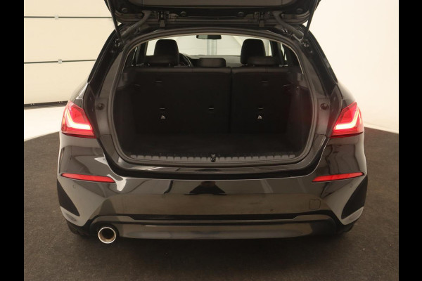 BMW 1-serie 118i Sport Line | Sportstoelen | Carplay | Live Cockpit | Full LED | Navigatie | Half leder | Parkeerhulp | Climate control | Cruise control