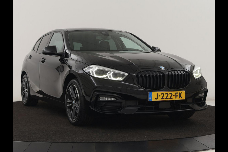 BMW 1-serie 118i Sport Line | Sportstoelen | Carplay | Live Cockpit | Full LED | Navigatie | Half leder | Parkeerhulp | Climate control | Cruise control