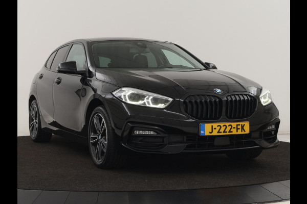 BMW 1-serie 118i Sport Line | Sportstoelen | Carplay | Live Cockpit | Full LED | Navigatie | Half leder | Parkeerhulp | Climate control | Cruise control