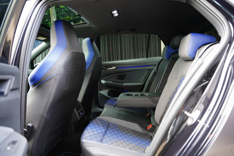 Volkswagen Golf 2.0 TSI R 4Motion Panoramadak Harman Kardon