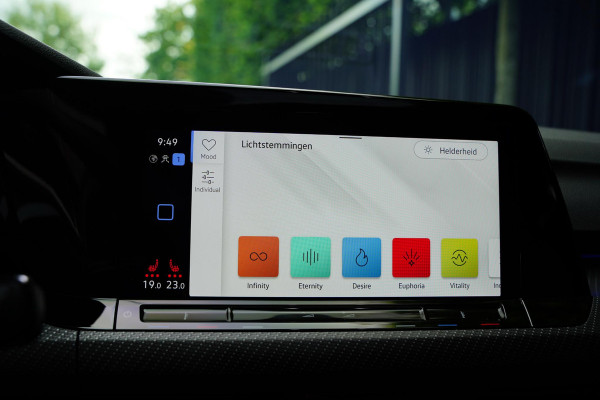 Volkswagen Golf 2.0 TSI R 4Motion Panoramadak Harman Kardon