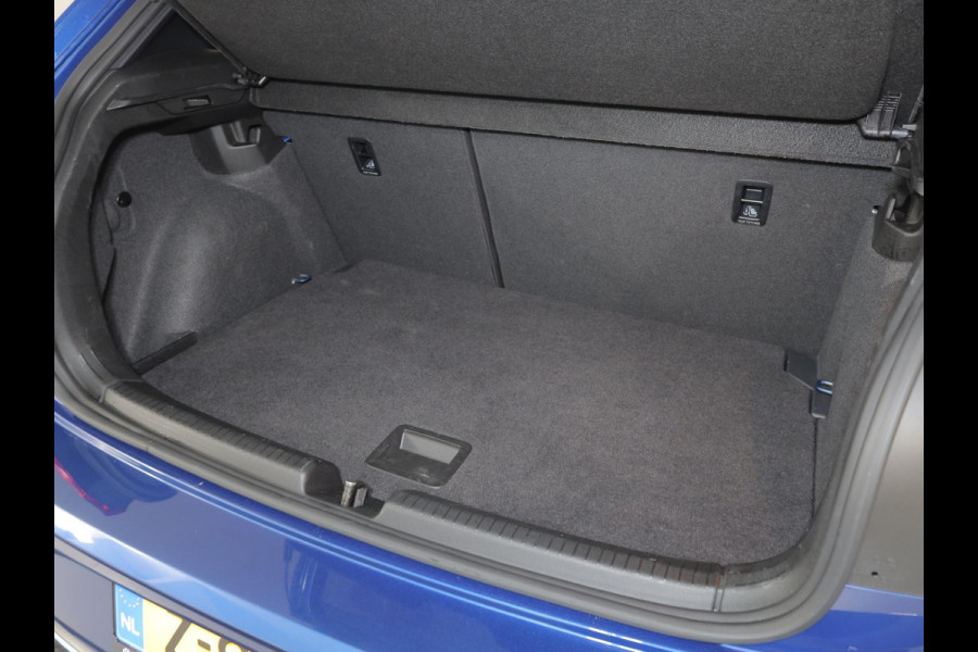 Volkswagen Polo 1.0 TSI R-Line 95 pk Automaat (DSG) | Verlengde garantie | Navigatie | Parkeersensoren | Achteruitrijcamera | Stoelverwarming | R-Line |