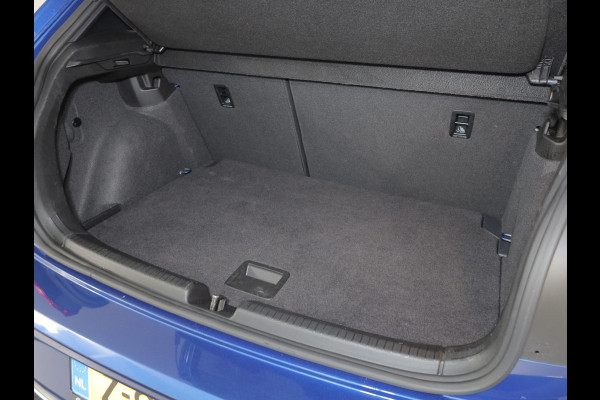 Volkswagen Polo 1.0 TSI R-Line 95 pk Automaat (DSG) | Verlengde garantie | Navigatie | Parkeersensoren | Achteruitrijcamera | Stoelverwarming | R-Line |