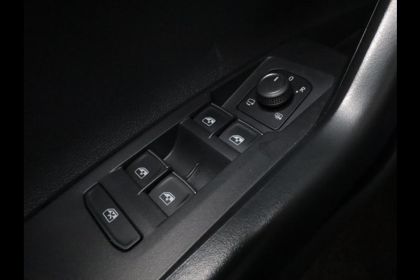 Volkswagen Polo 1.0 TSI R-Line 95 pk Automaat (DSG) | Verlengde garantie | Navigatie | Parkeersensoren | Achteruitrijcamera | Stoelverwarming | R-Line |