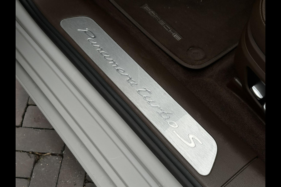 Porsche Panamera Sport Turismo 4.0 Turbo S E-Hybrid Keramisch Panoramadak Sportdesign Sportchrono Vossen 22”LM Krijt Grijs 680 PK! Porsche Panamera Sport Turismo 4.0 Turbo S E-Hybrid Keramisch Panoramadak Sportdesign Sportchrono Vossen 22”LM Krijt Grijs 680 PK!