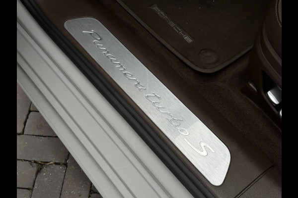 Porsche Panamera Sport Turismo 4.0 Turbo S E-Hybrid Keramisch Panoramadak Sportdesign Sportchrono Vossen 22”LM Krijt Grijs 680 PK! Porsche Panamera Sport Turismo 4.0 Turbo S E-Hybrid Keramisch Panoramadak Sportdesign Sportchrono Vossen 22”LM Krijt Grijs 680 PK!