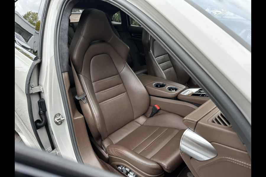 Porsche Panamera Sport Turismo 4.0 Turbo S E-Hybrid Keramisch Panoramadak Sportdesign Sportchrono Vossen 22”LM Krijt Grijs 680 PK! Porsche Panamera Sport Turismo 4.0 Turbo S E-Hybrid Keramisch Panoramadak Sportdesign Sportchrono Vossen 22”LM Krijt Grijs 680 PK!