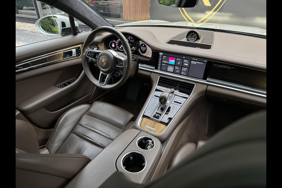 Porsche Panamera Sport Turismo 4.0 Turbo S E-Hybrid Keramisch Panoramadak Sportdesign Sportchrono Vossen 22”LM Krijt Grijs 680 PK! Porsche Panamera Sport Turismo 4.0 Turbo S E-Hybrid Keramisch Panoramadak Sportdesign Sportchrono Vossen 22”LM Krijt Grijs 680 PK!