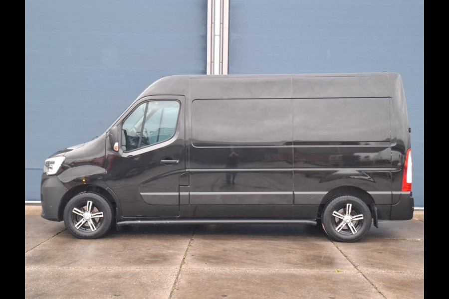Renault Master T35 2.3 dCi 180 L2H2 Energy AIRCO / CRUISE CONTROLE / CAMERA / NAVI / TREKHAAK / 3 ZITS