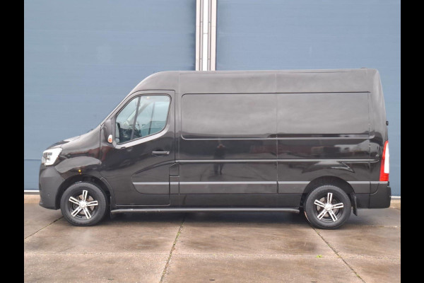Renault Master T35 2.3 dCi 180 L2H2 Energy AIRCO / CRUISE CONTROLE / CAMERA / NAVI / TREKHAAK / 3 ZITS