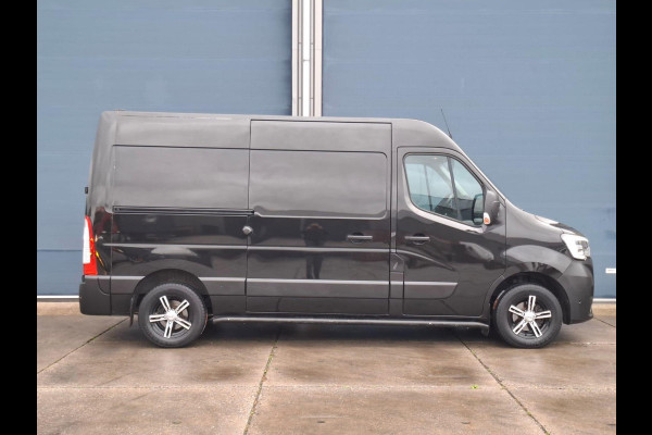 Renault Master T35 2.3 dCi 180 L2H2 Energy AIRCO / CRUISE CONTROLE / CAMERA / NAVI / TREKHAAK / 3 ZITS