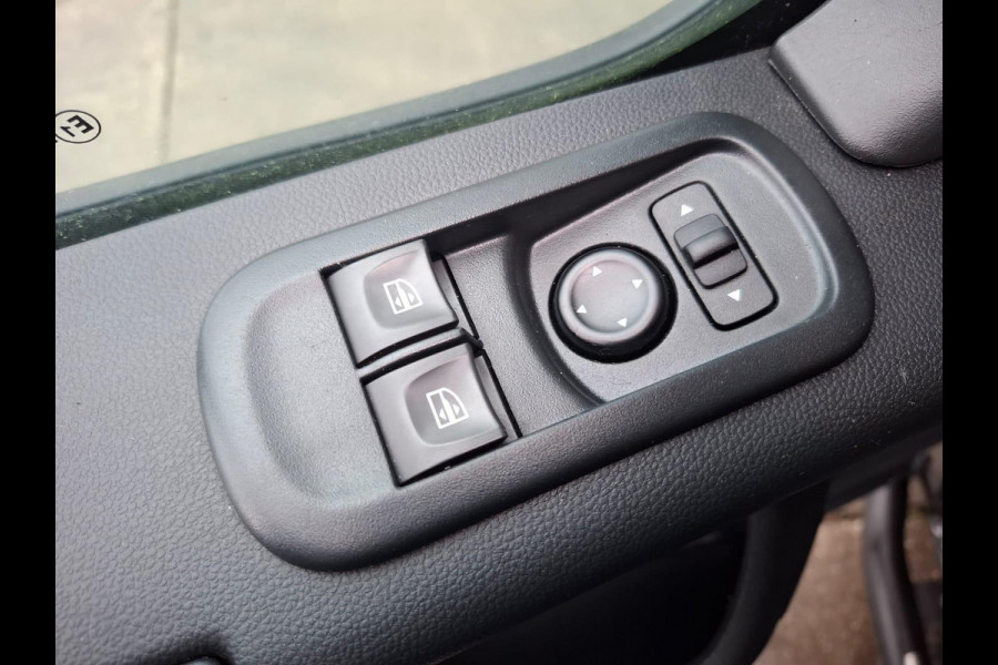 Renault Master T35 2.3 dCi 180 L2H2 Energy AIRCO / CRUISE CONTROLE / CAMERA / NAVI / TREKHAAK / 3 ZITS