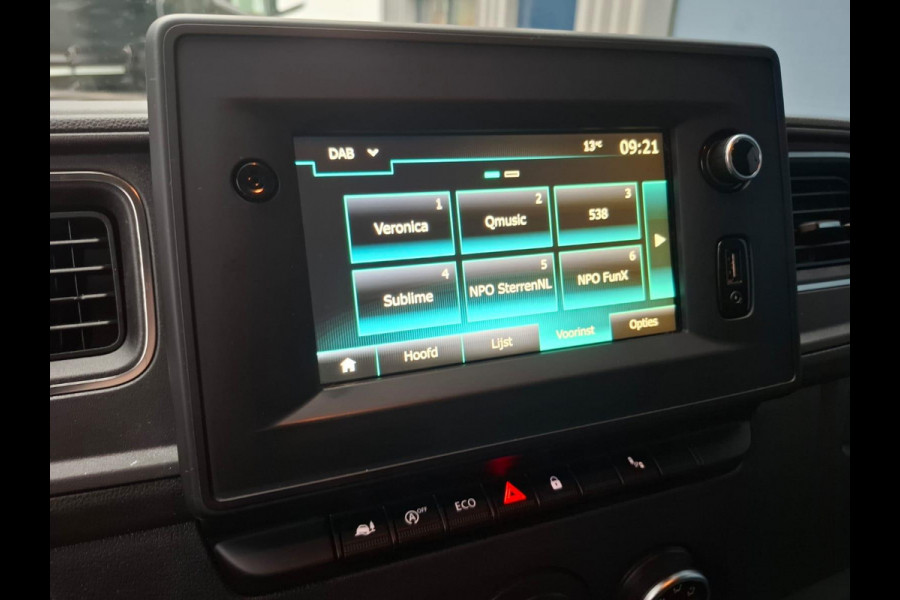 Renault Master T35 2.3 dCi 180 L2H2 Energy AIRCO / CRUISE CONTROLE / CAMERA / NAVI / TREKHAAK / 3 ZITS