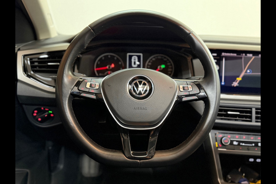 Volkswagen Polo 1.0 TSI Highline Automaat | Pano | Camera | LED | Adaptive Cruise | PDC voor + achter Volkswagen Polo 1.0 TSI Highline Automaat | Pano | Camera | LED | Adaptive Cruise | PDC voor + achter