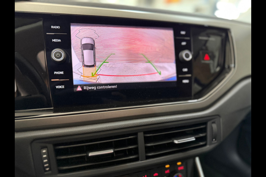 Volkswagen Polo 1.0 TSI Highline Automaat | Pano | Camera | LED | Adaptive Cruise | PDC voor + achter Volkswagen Polo 1.0 TSI Highline Automaat | Pano | Camera | LED | Adaptive Cruise | PDC voor + achter