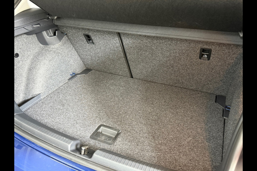 Volkswagen Polo 1.0 TSI Highline Automaat | Pano | Camera | LED | Adaptive Cruise | PDC voor + achter Volkswagen Polo 1.0 TSI Highline Automaat | Pano | Camera | LED | Adaptive Cruise | PDC voor + achter