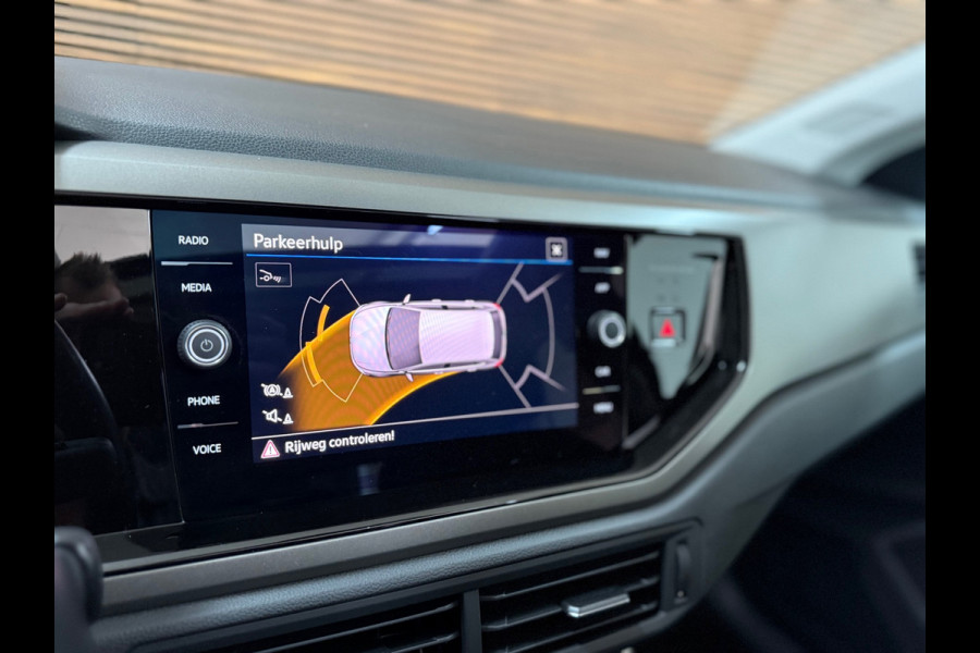 Volkswagen Polo 1.0 TSI Highline Automaat | Pano | Camera | LED | Adaptive Cruise | PDC voor + achter Volkswagen Polo 1.0 TSI Highline Automaat | Pano | Camera | LED | Adaptive Cruise | PDC voor + achter