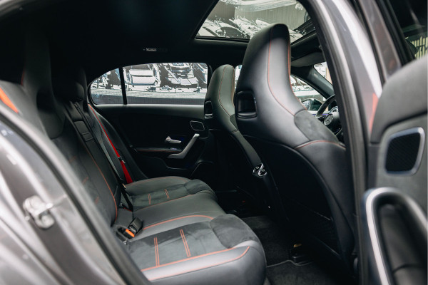 Mercedes-Benz A-Klasse AMG 45 S 4MATIC+ | Pano | Sportstoelen | Burmester | Stuurverwarming | Mercedes-Benz A-Klasse AMG 45 S 4MATIC+ | Pano | Sportstoelen | Burmester | Stuurverwarming |